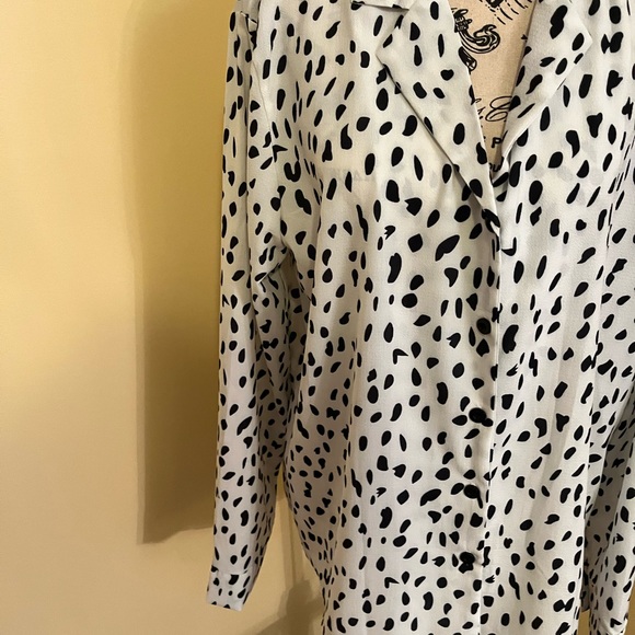 LADIES V-NECK LEOPARD PRINT BLOUSE SIZE LARGE - Picture 9 of 11